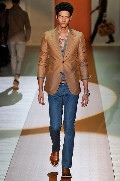 Look 18